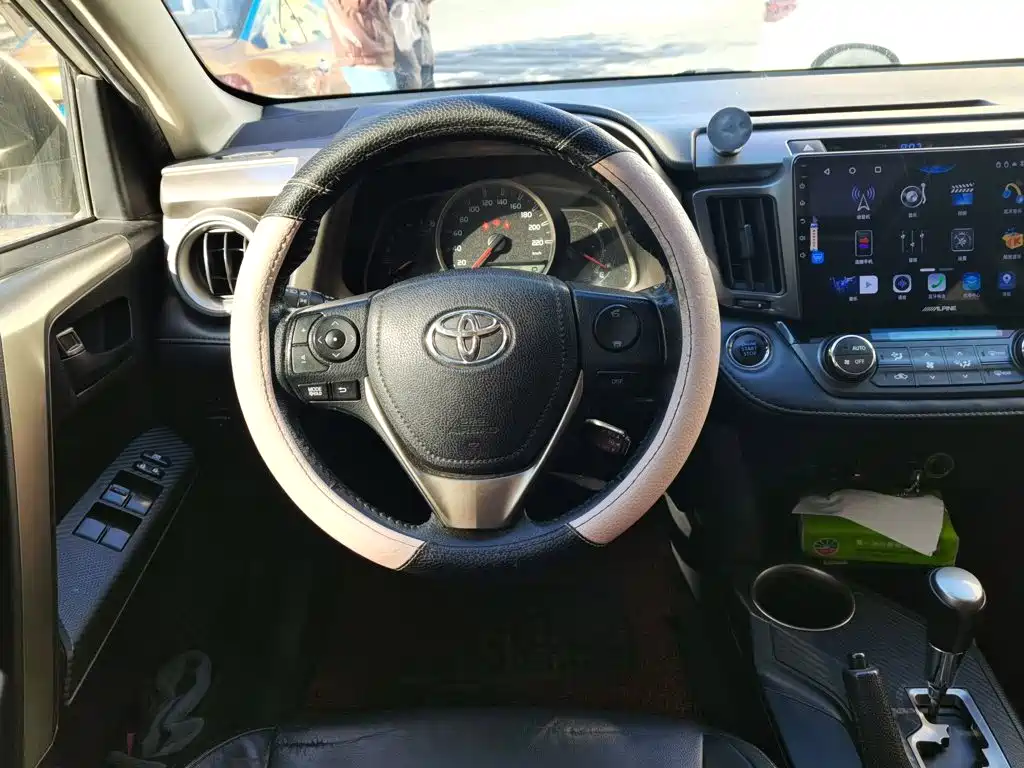 Toyota RAV4 — миниатюра 11