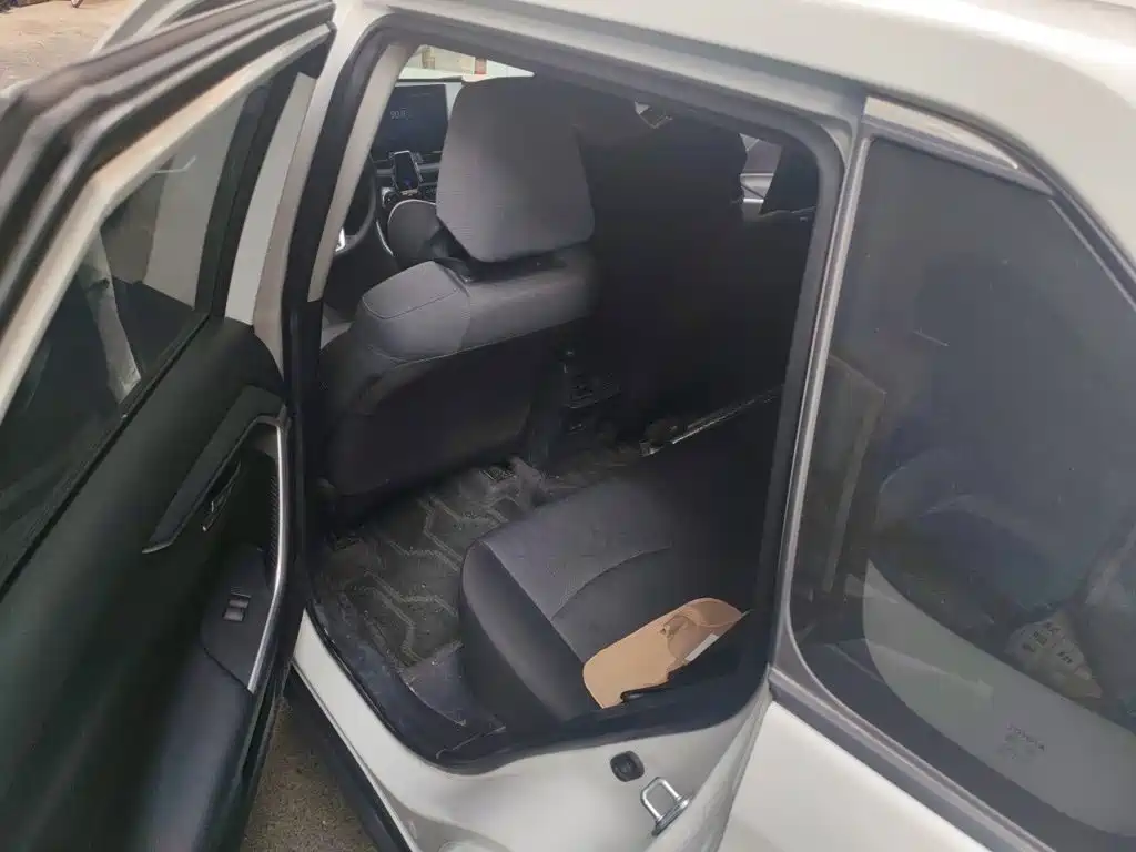 Toyota RAV4 — миниатюра 13