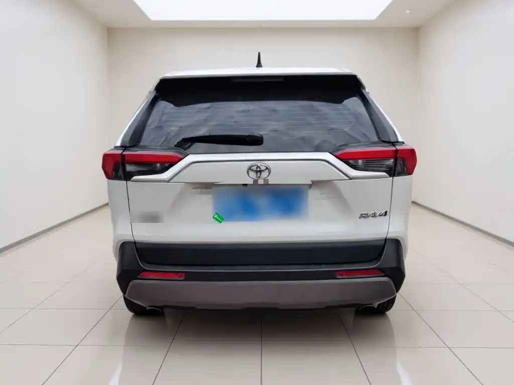 Toyota RAV4 — миниатюра 3