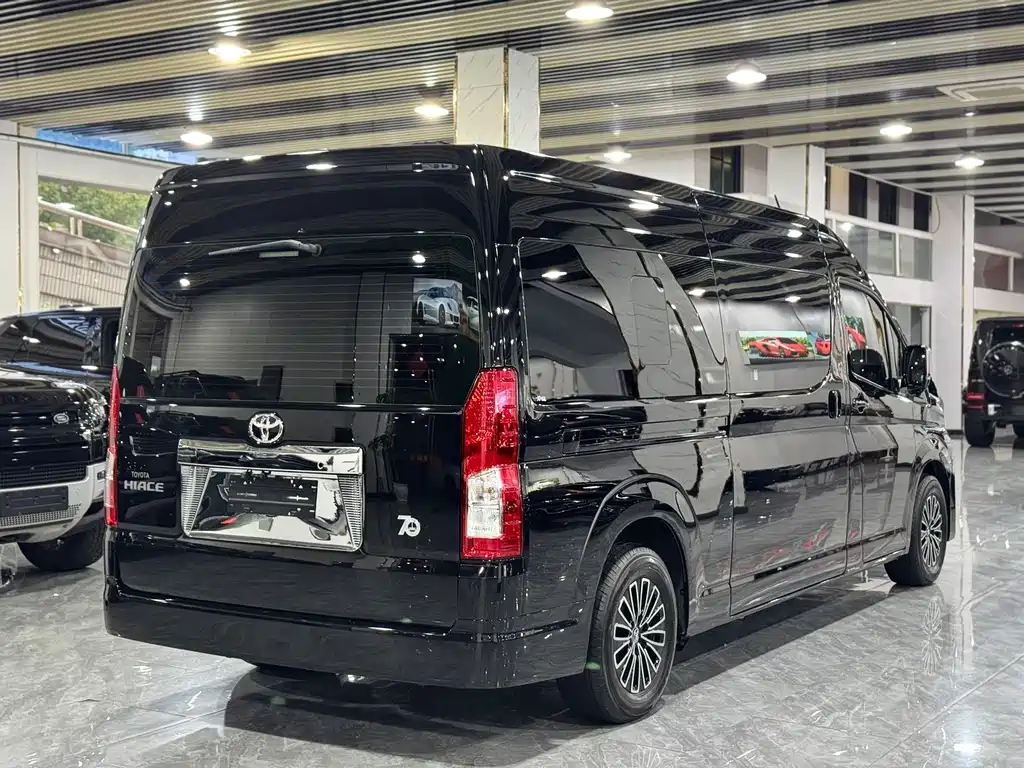 Toyota Hiace — миниатюра 18
