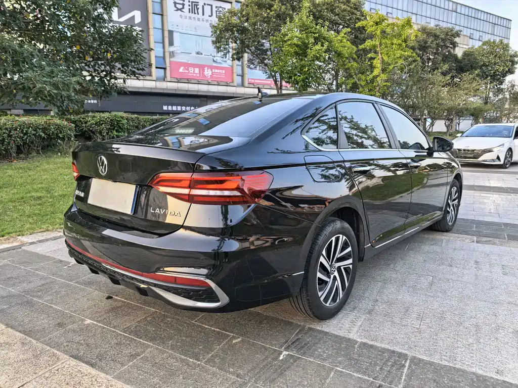 Volkswagen Lavida — миниатюра 8