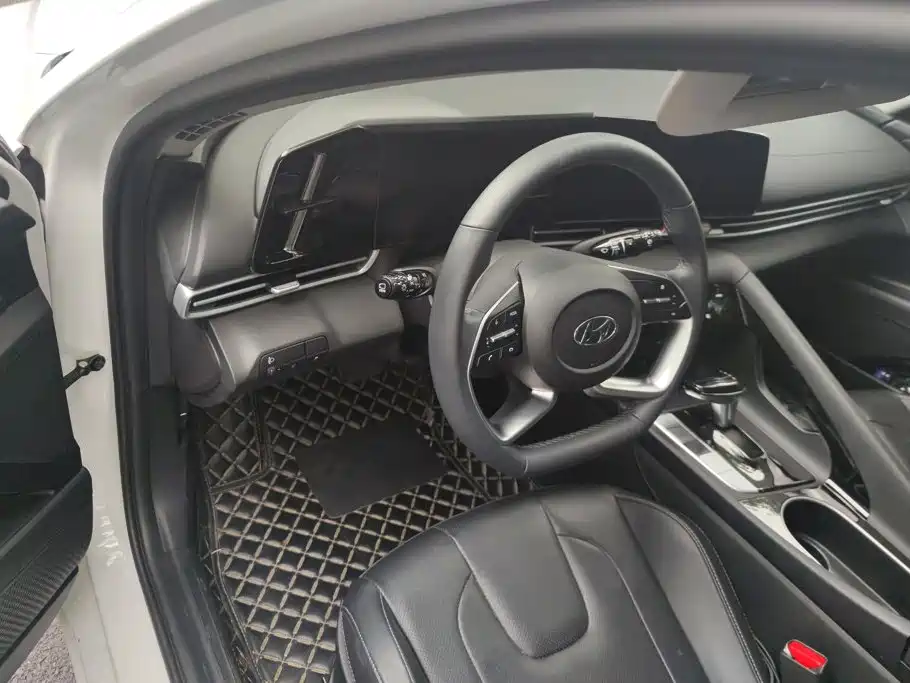 Hyundai Elantra — миниатюра 12