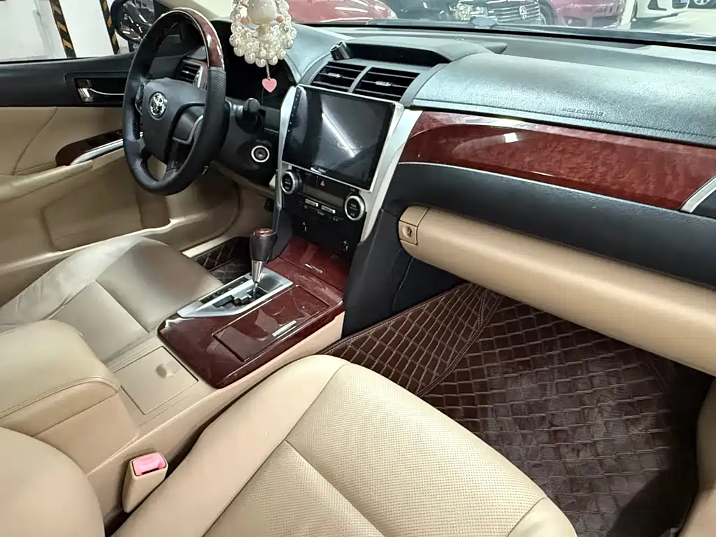 Toyota Camry — миниатюра 8