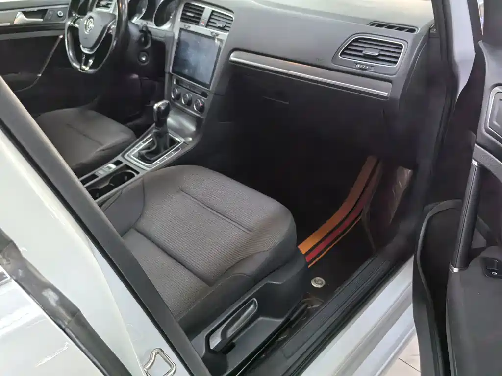 Volkswagen Golf — миниатюра 12