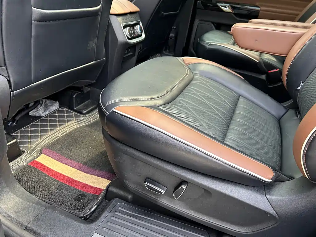 Ford Explorer — миниатюра 13