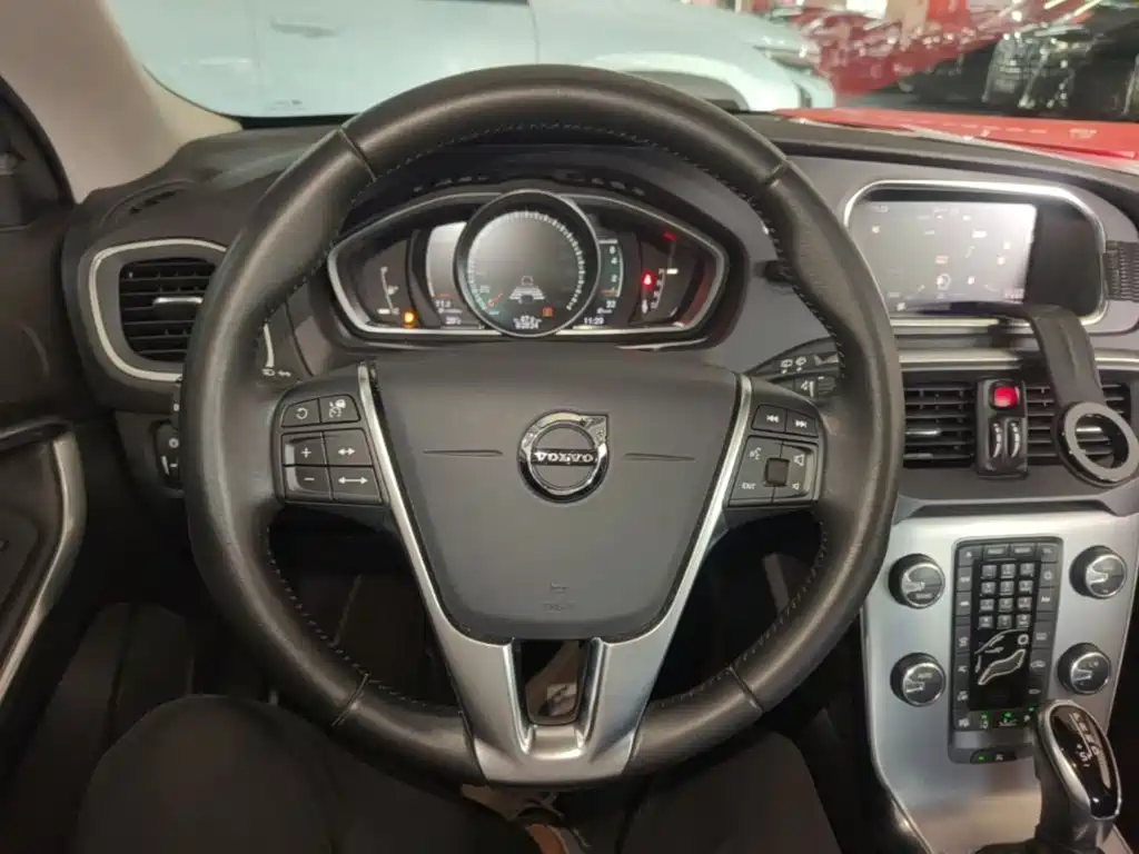 Volvo V40 — миниатюра 11