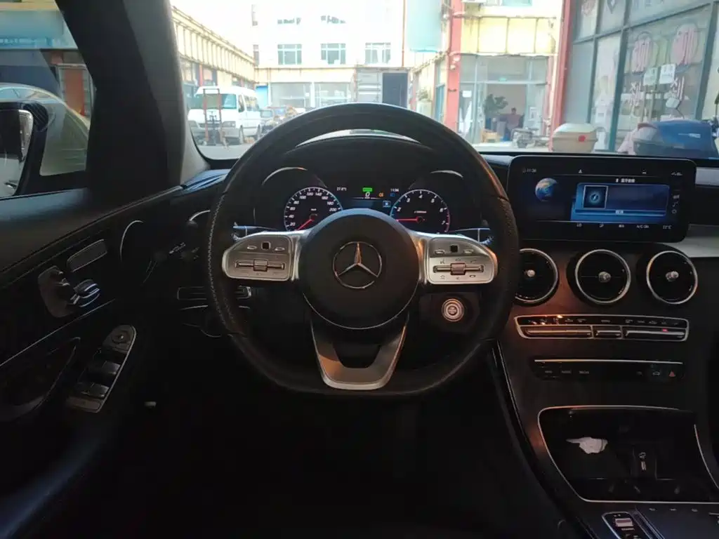Mercedes-Benz C-Class — миниатюра 11