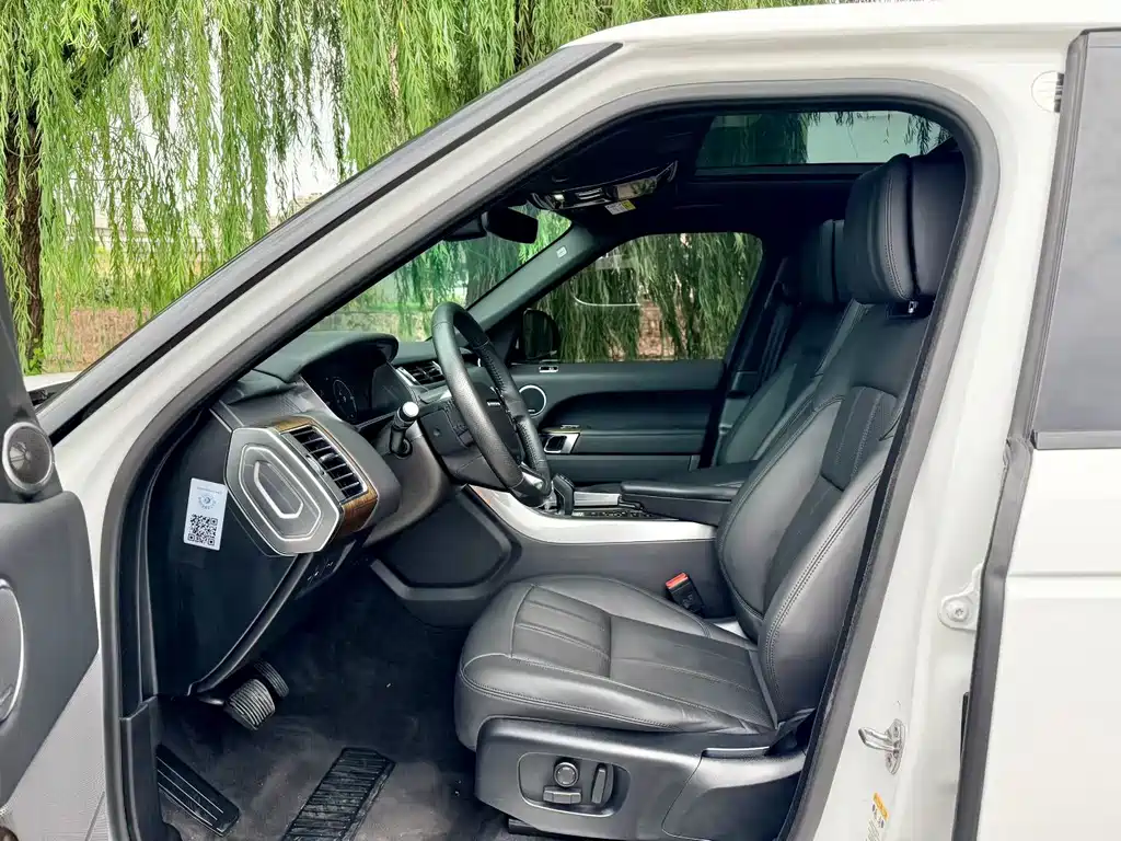 Land Rover Sport PHEV — миниатюра 6