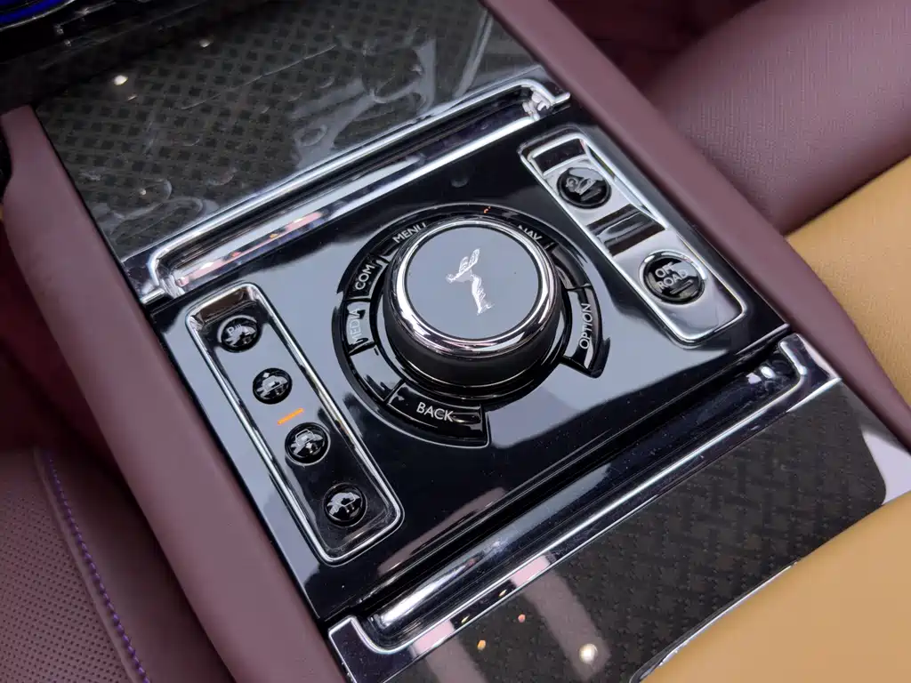 Rolls-Royce Cullinan — миниатюра 25