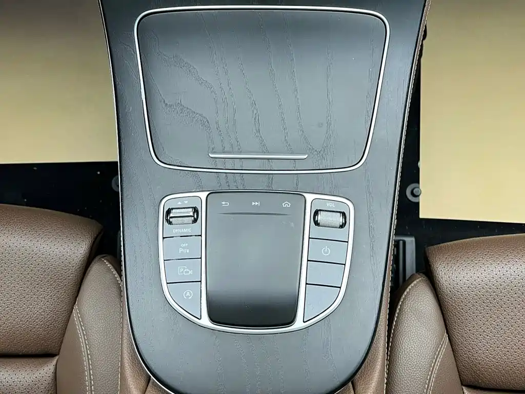 Mercedes-Benz E-Class — миниатюра 21
