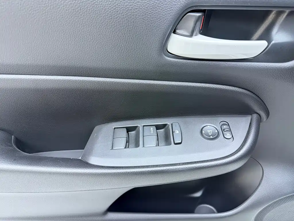 Honda Fit — миниатюра 8