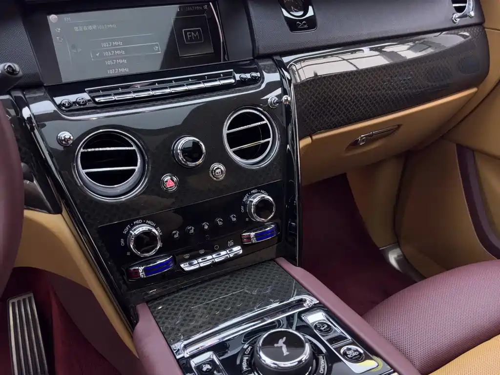 Rolls-Royce Cullinan — миниатюра 24