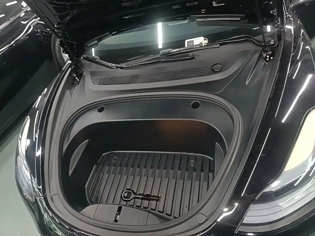 Tesla Model 3 — миниатюра 20