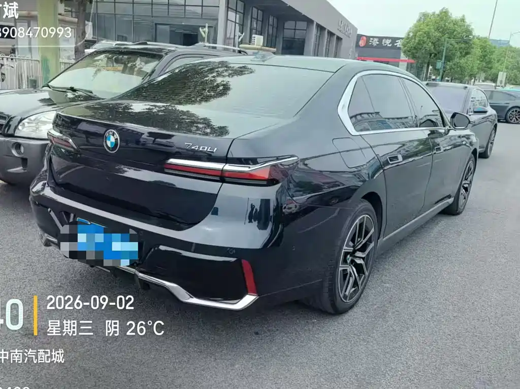 BMW 7 Series — миниатюра 6