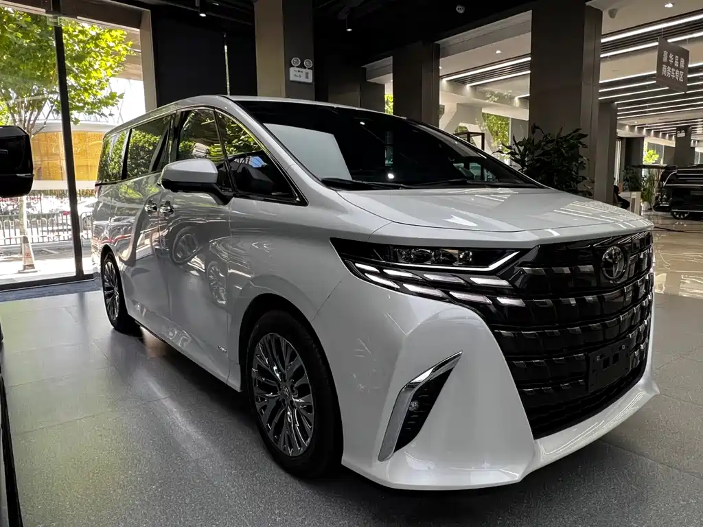 Toyota Alphard — миниатюра 3