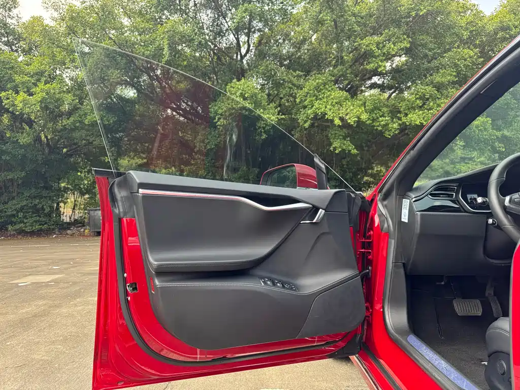 Tesla Model S — миниатюра 5