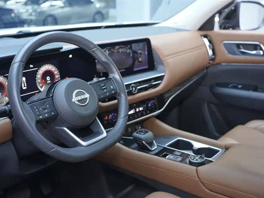 NISSAN EXPLORING THE LAND