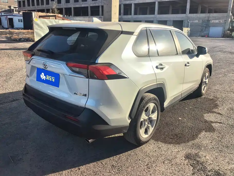 Toyota RAV4 — миниатюра 3