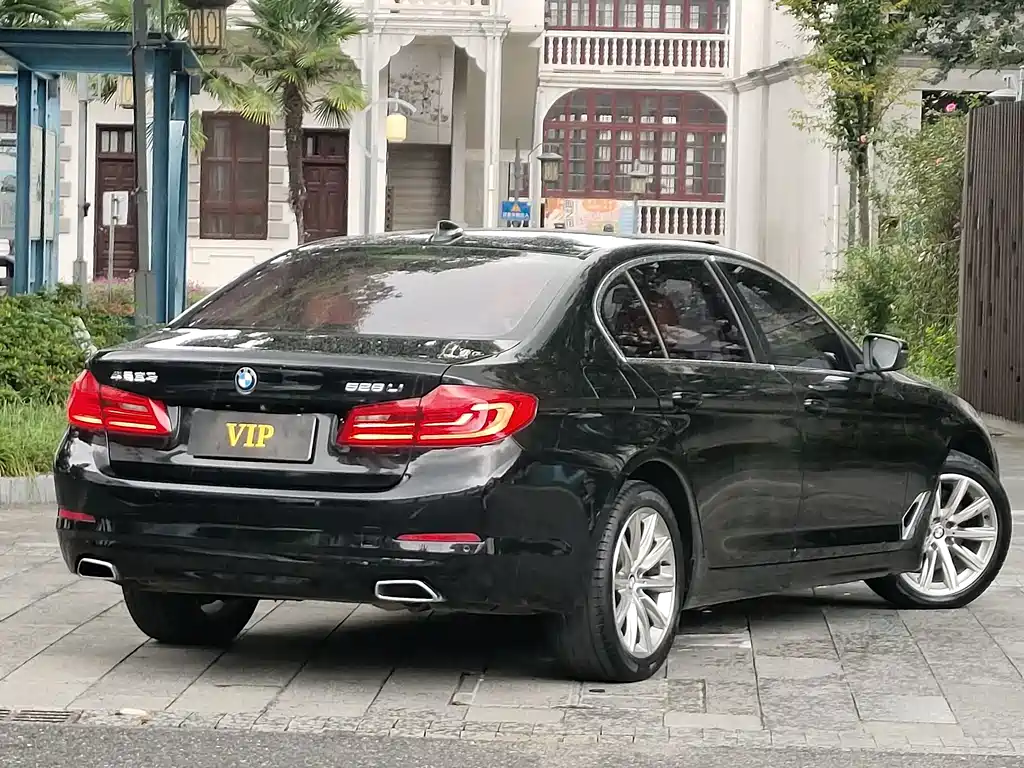 BMW 5 Series — миниатюра 4
