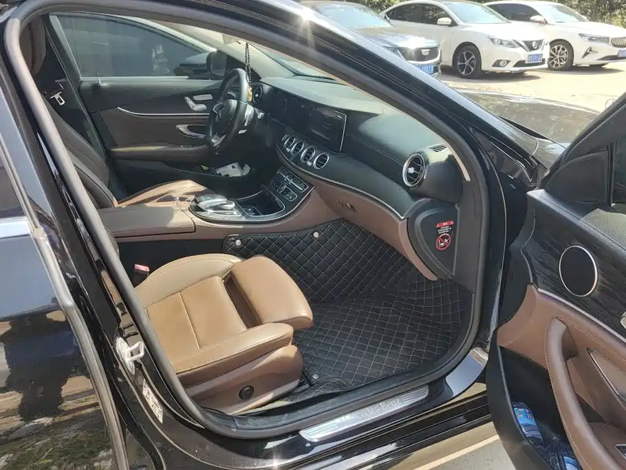 Mercedes-Benz E-Class — миниатюра 8