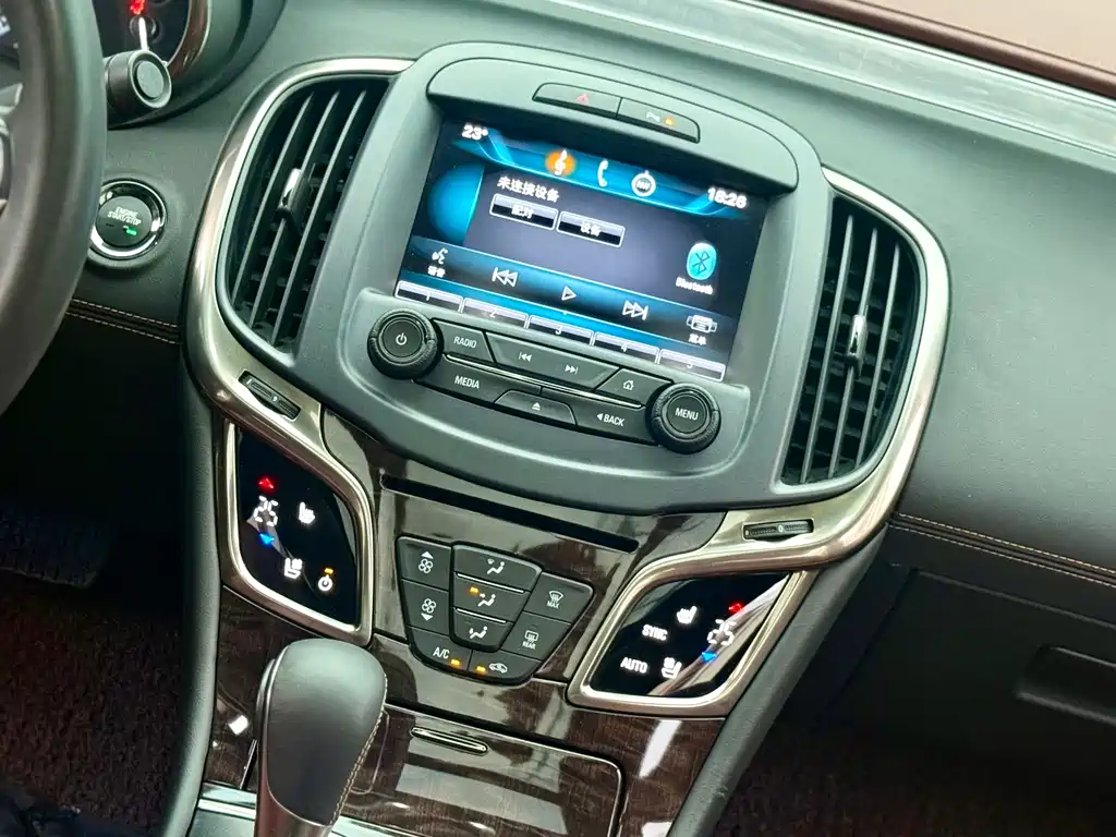 Buick LaCrosse — миниатюра 21