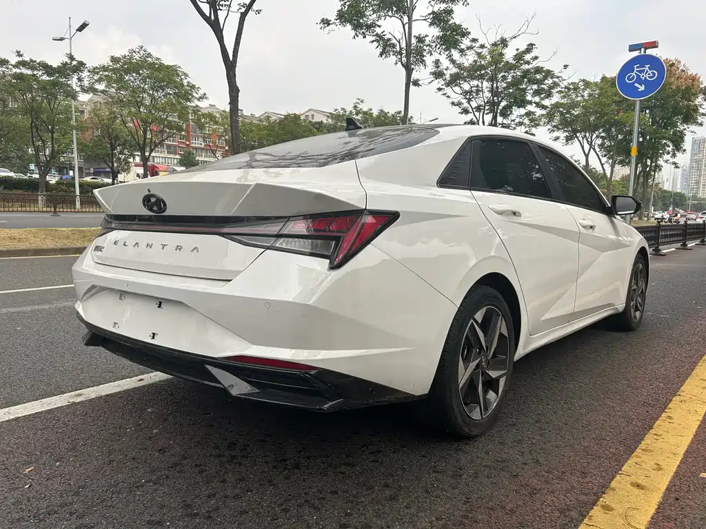 Hyundai Elantra — миниатюра 9