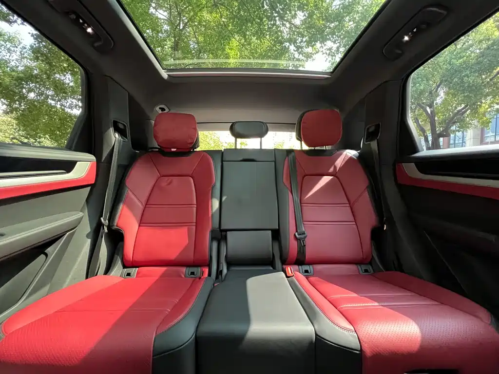 Porsche Cayenne — миниатюра 13