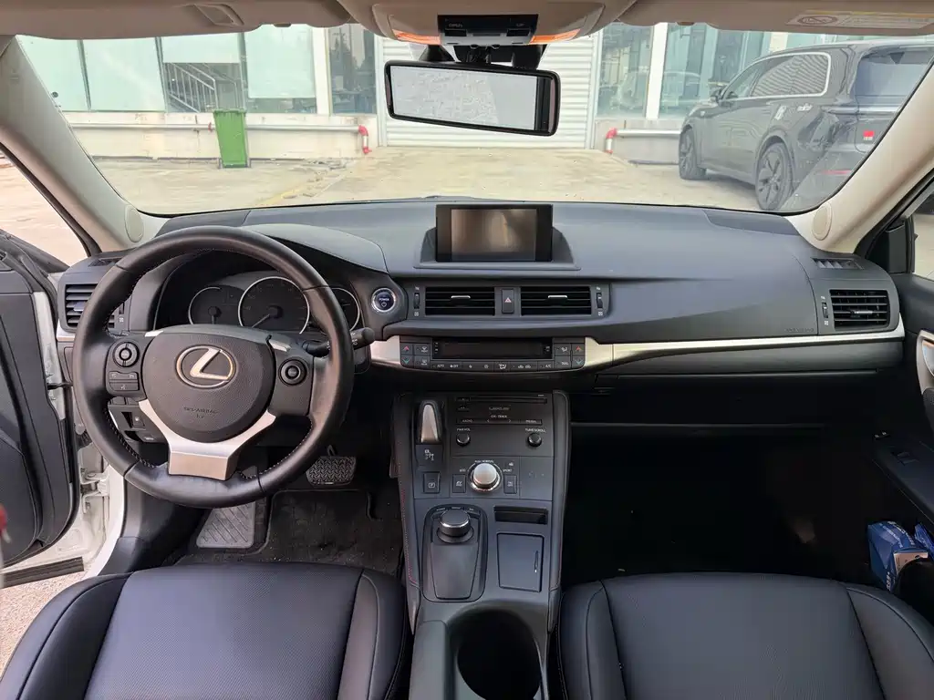 Lexus CT — миниатюра 4