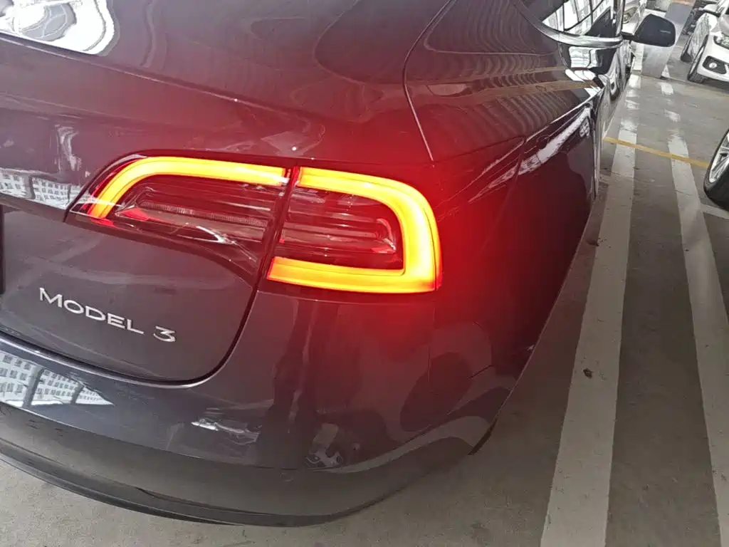 Tesla Model 3 — миниатюра 8