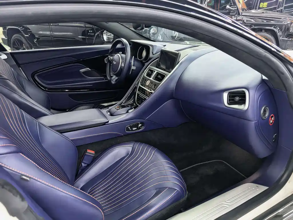 Aston Martin DB11 — миниатюра 4
