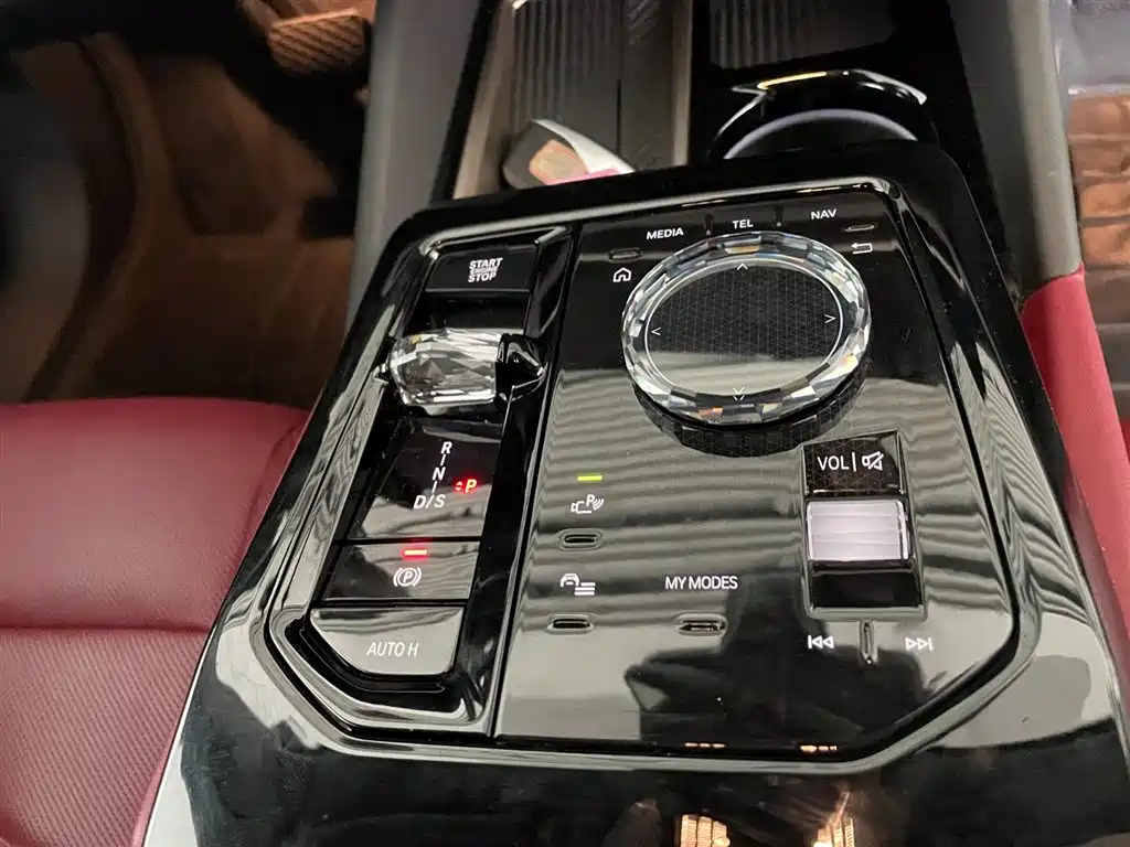 BMW 5 Series — миниатюра 7