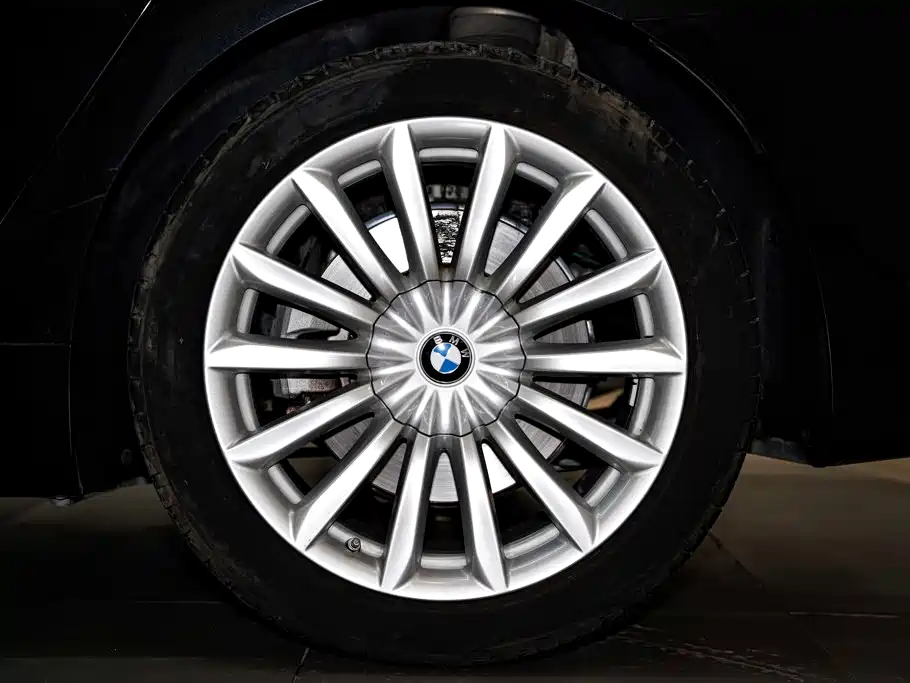 BMW 7 Series — миниатюра 12