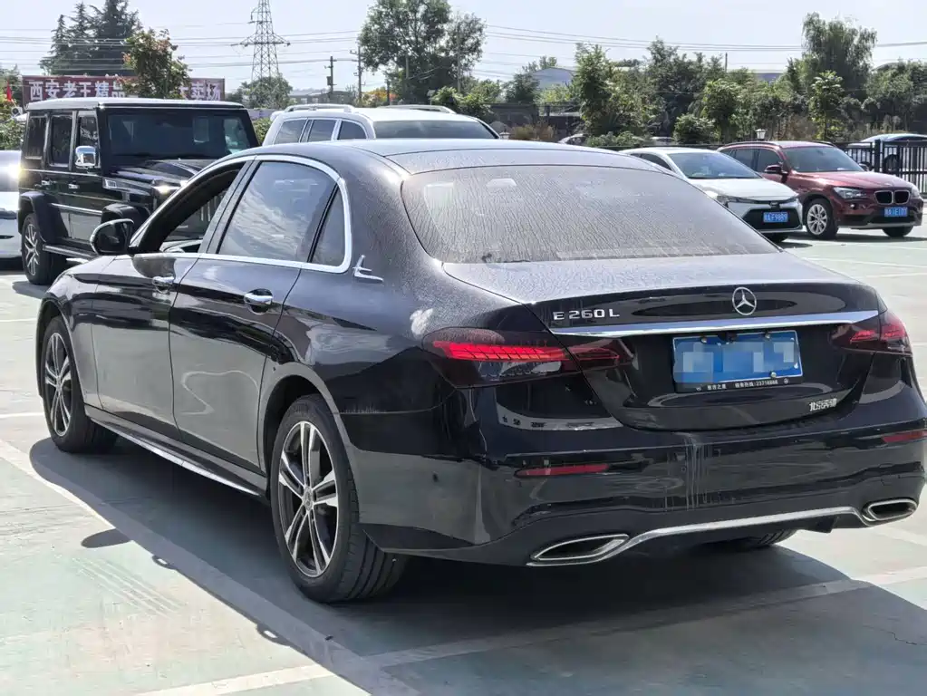 Mercedes-Benz E-Class — миниатюра 6