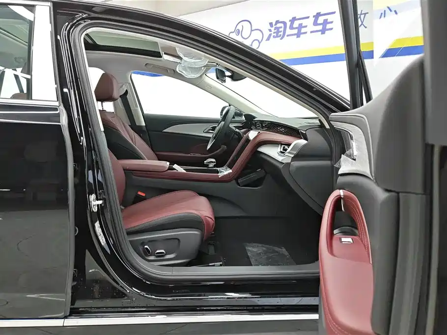 Hongqi H5 PHEV 2025 130
