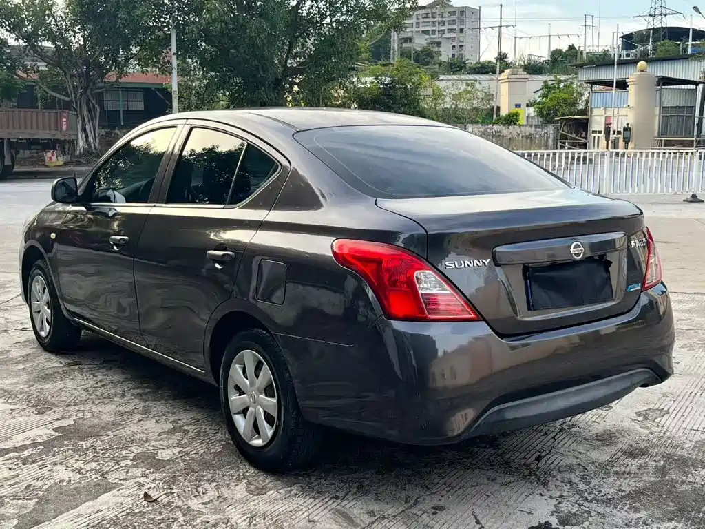 Nissan Sunny — миниатюра 10