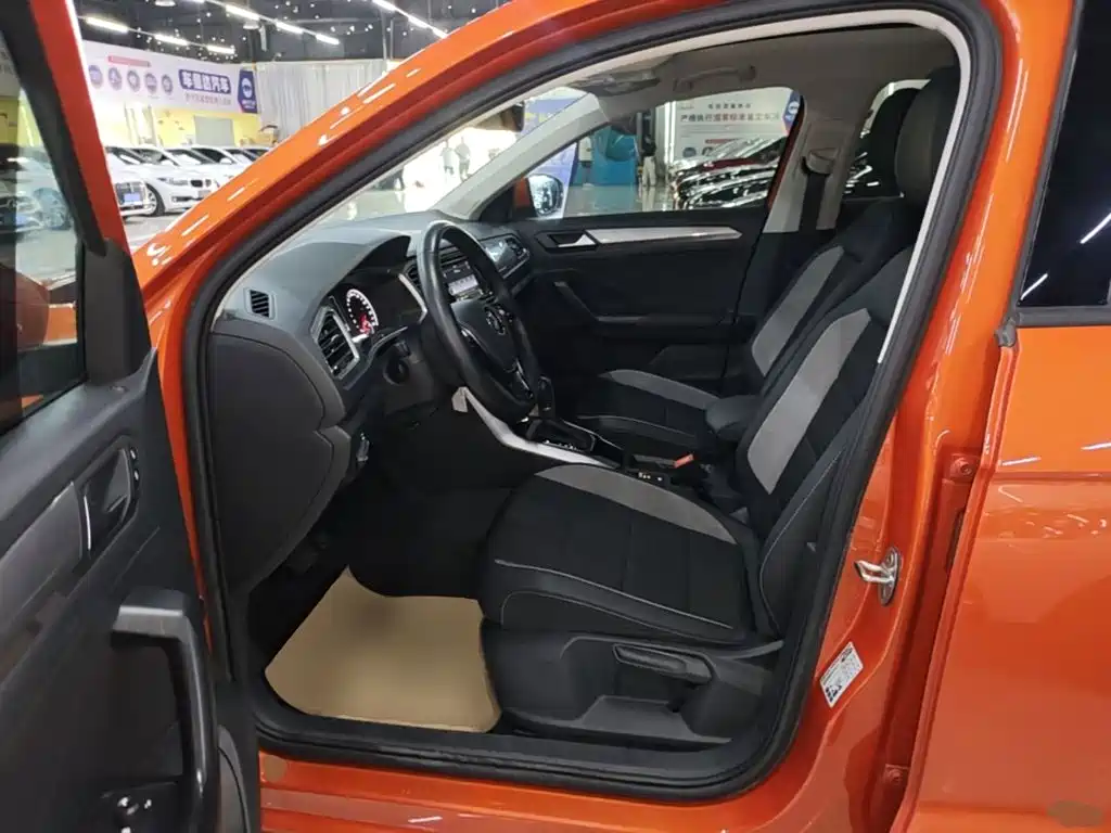 Volkswagen T-Roc — миниатюра 16