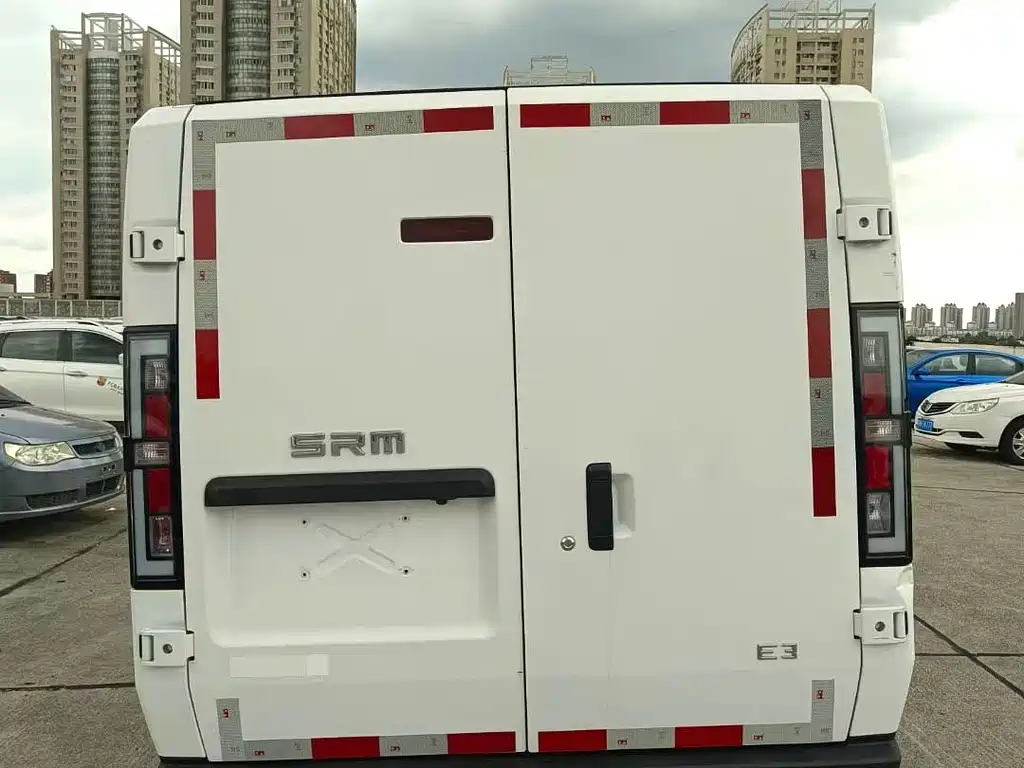 SRM Xinyuan E3 — миниатюра 8