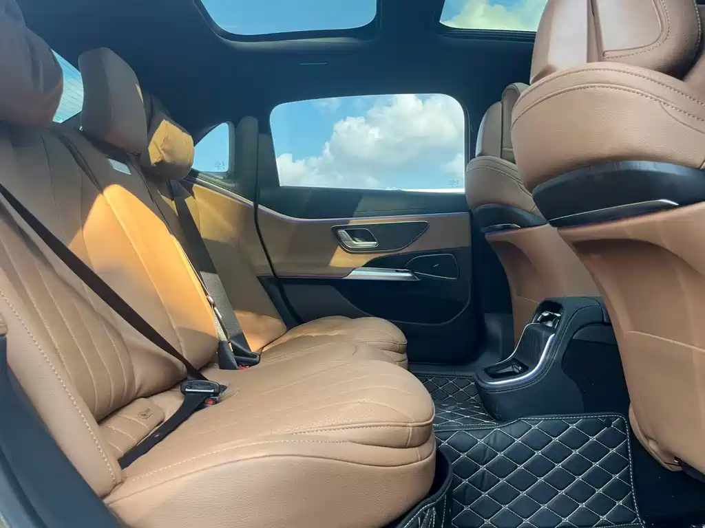 Mercedes-Benz E-Class — миниатюра 3