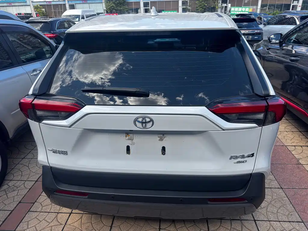 Toyota RAV4 — миниатюра 19