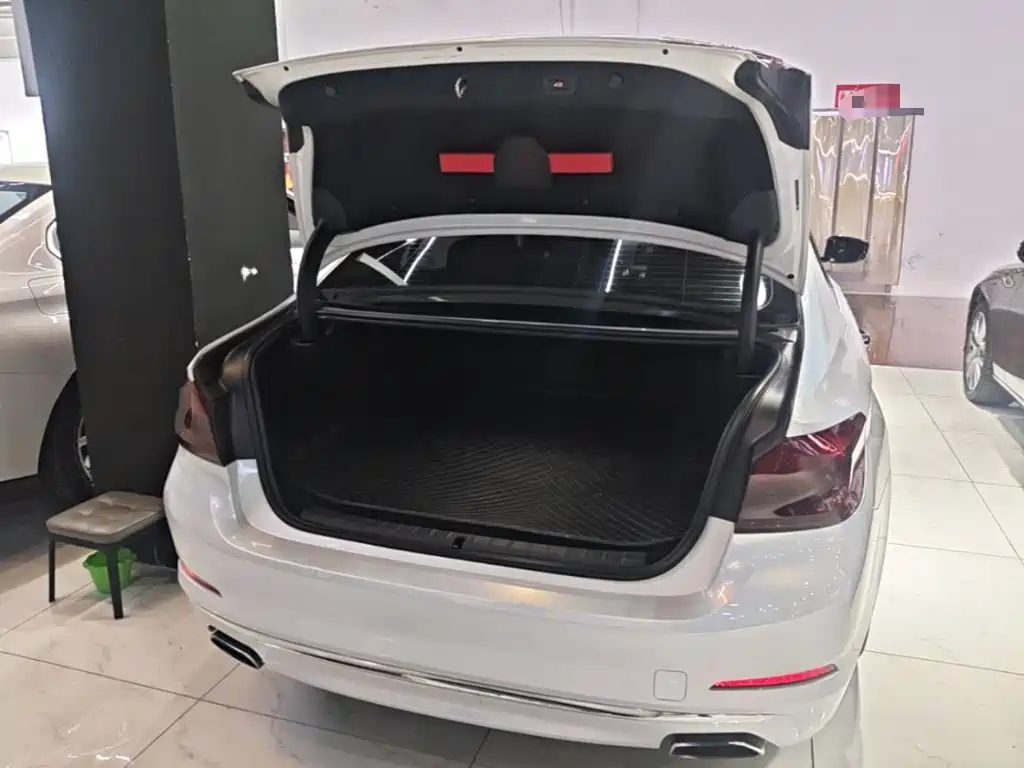 BMW 5 Series New Energy — миниатюра 19