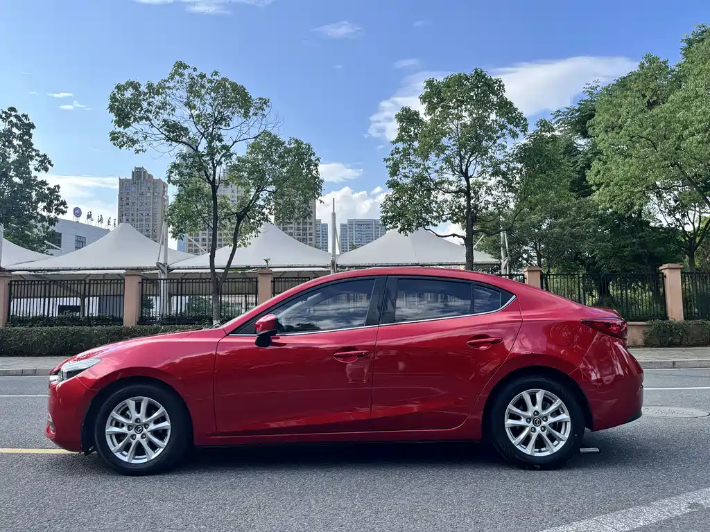 Mazda 3 Axela - фото 12