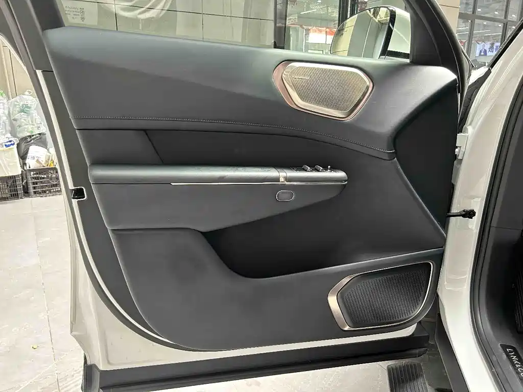 Lynk & Co 900 2025 2.0T Ultra 6 мест