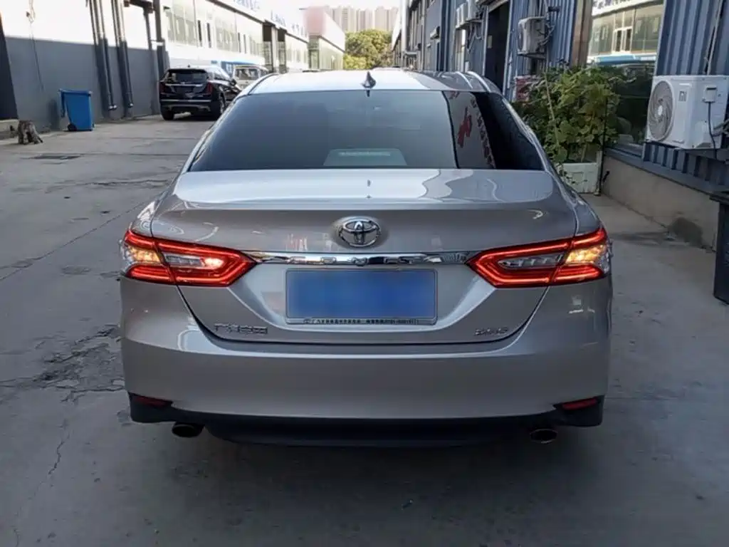 Toyota Camry — миниатюра 6