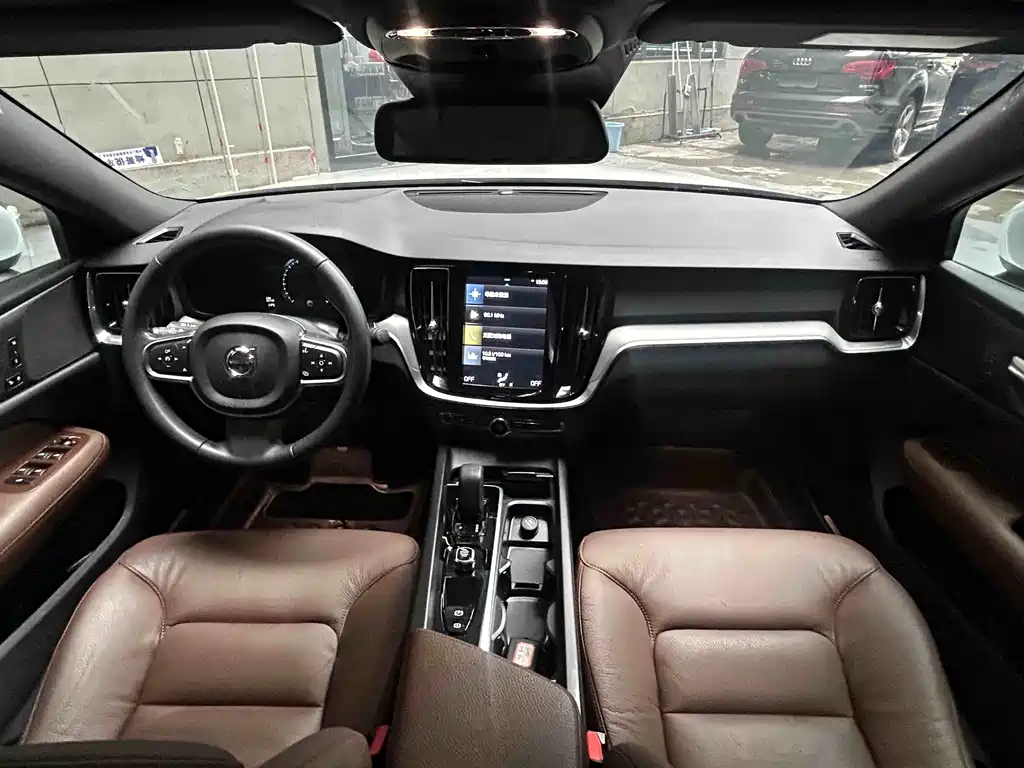 Volvo S60 2022 B4 Luxury