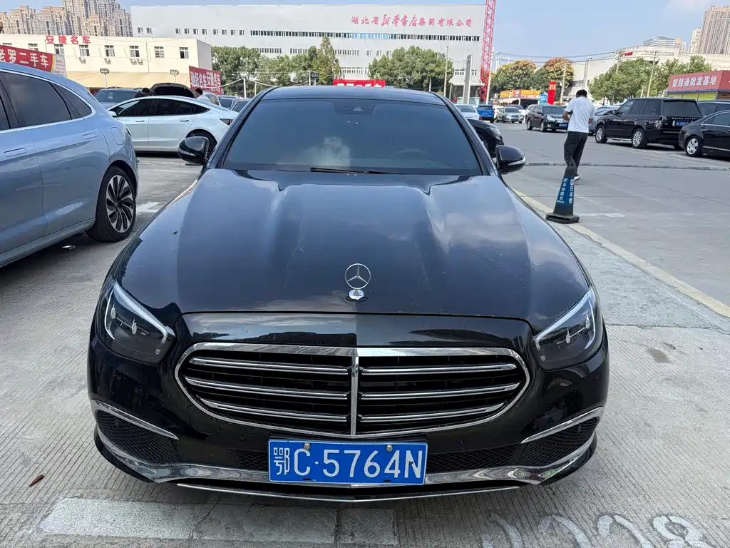 Mercedes-Benz E-Class — миниатюра 2