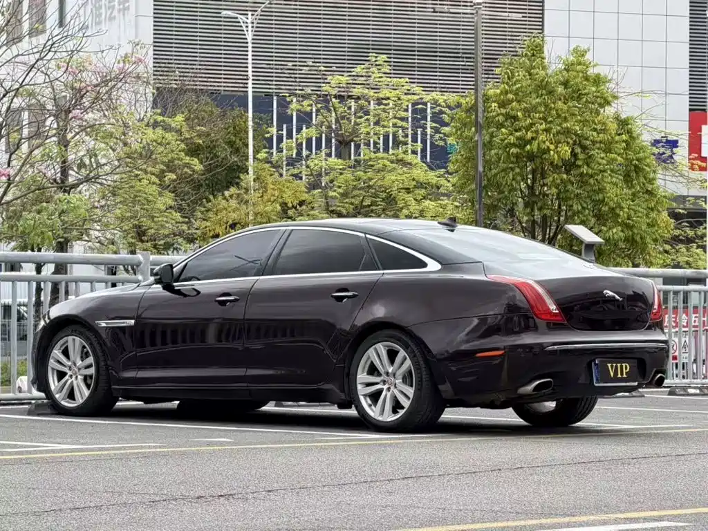Jaguar XJ — миниатюра 8