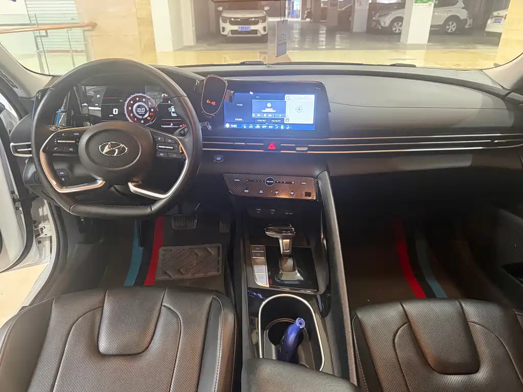 Hyundai Elantra — миниатюра 10