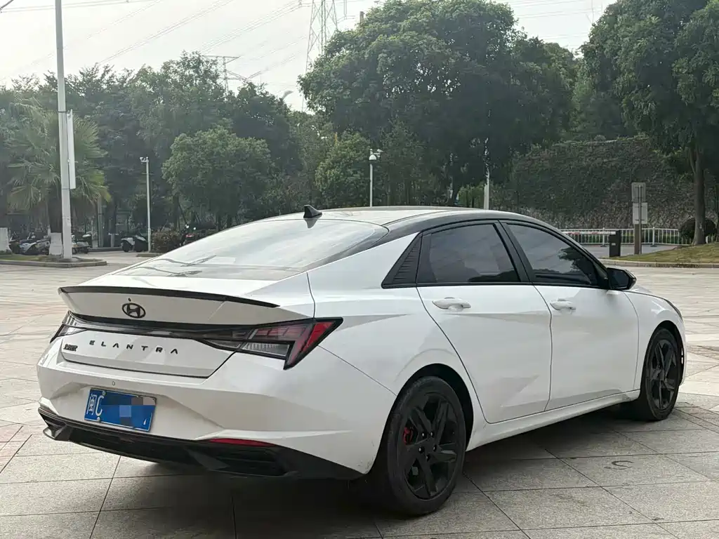 Hyundai Elantra — миниатюра 9