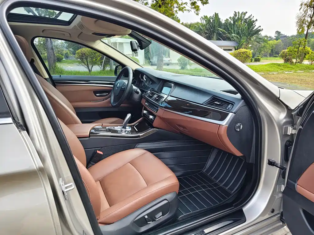 BMW 5 Series — миниатюра 13