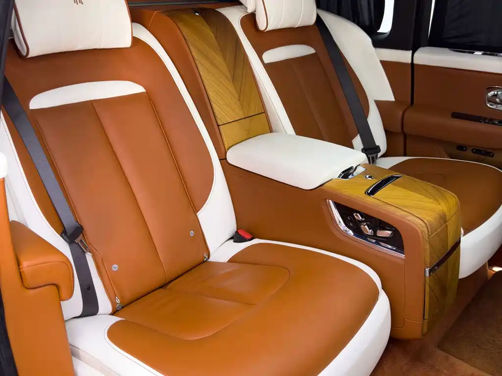 Rolls-Royce Cullinan — миниатюра 32